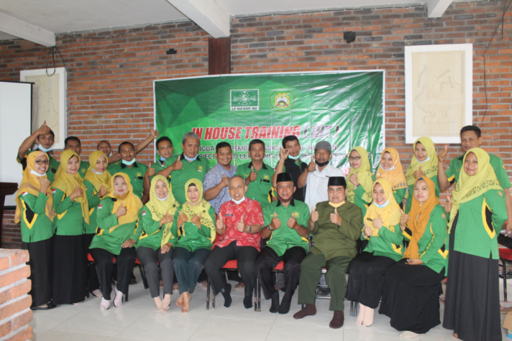 IN HOUSE TRAINING Kurikulum 2013